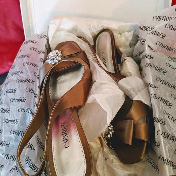 Caparros VINTAGE Satin Pumps - Picture 2 of 6